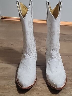 White Embroidered Western Cowboy Boots